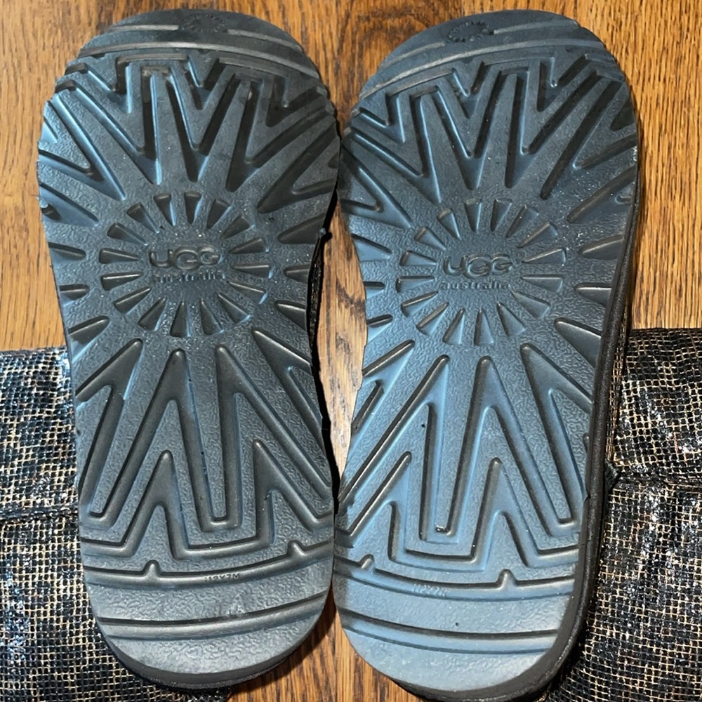 UGG Metallic Silver and Black Patterned Winter Boots - Picture 14 of 16